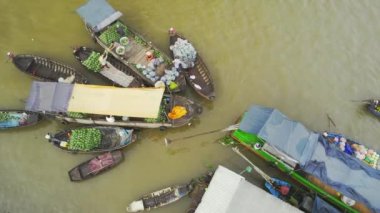 Cai Rang yüzen pazarı, Can Tho, Vietnam, hava manzarası. Cai Rang, Vietnam 'ın mekong deltasında ünlü bir pazardır..