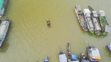 Cai Rang yüzen pazarı, Can Tho, Vietnam, hava manzarası. Cai Rang, Vietnam 'ın mekong deltasında ünlü bir pazardır..