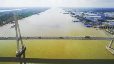 Rach Mieu köprüsünün hava görüntüsü, Tien Giang, Vietnam. Rach Mieu köprüsü Tien Giang ve Ben Tre vilayetlerini Mekong deltasına bağlar..