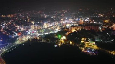 Da Lat 'ın şehir, Vietnam' daki kentsel alanlar, pazarlar, ışıltılı oteller, basit ulaşım sistemi turistleri hafta sonları ziyarete çekiyor.