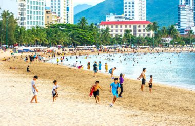 Nha Trang, Vietnam - 4 Temmuz 2022: Sabah Nha Trang kıyı kenti, güzel kıyı şeridi. Burası Vietnam 'ın ortasında dinlenmek isteyen bir şehir.