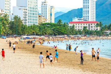 Nha Trang, Vietnam - 4 Temmuz 2022: Sabah Nha Trang kıyı kenti, güzel kıyı şeridi. Burası Vietnam 'ın ortasında dinlenmek isteyen bir şehir.