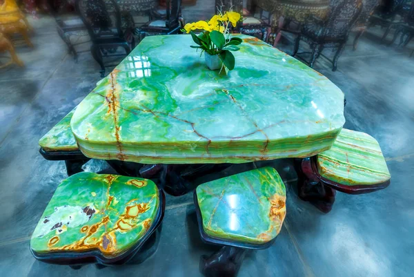 Ásványi Absztrakt Csíkos Asztal Készlet Látható Eladó Egy Használt Piacon — Stock Fotó