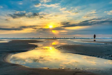 Phan Thiet, Vietnam 'daki Mui Ne Körfezi' nin doğal deniz manzarası.