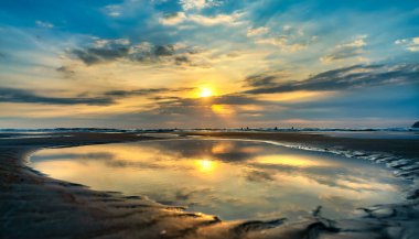 Phan Thiet, Vietnam 'daki Mui Ne Körfezi' nin doğal deniz manzarası.