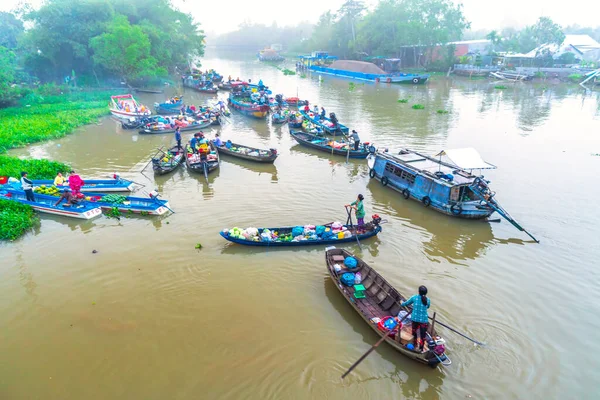 Can Tho Βιετνάμ Ιανουαρίου 2023 Αγρότες Αγοράζουν Πολυσύχναστα Στην Πλωτή — Φωτογραφία Αρχείου