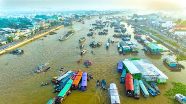 Cai Rang yüzen pazarı, Can Tho, Vietnam, hava manzarası. Cai Rang, Vietnam 'ın mekong deltasında ünlü bir pazardır..