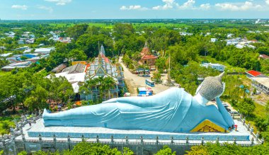 Vietnam 'da uzanan en büyük Buda heykeli Som Rong pagoda, Soc Trang, khmer pogoda' da bulunmaktadır.