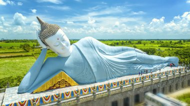 Vietnam 'da uzanan en büyük Buda heykeli Som Rong pagoda, Soc Trang, khmer pogoda' da bulunmaktadır.