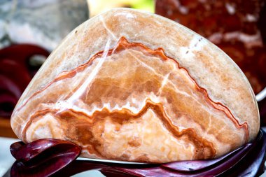Volkanik kayaların kristalleşmesinden kaynaklanan çeşitli taş kalıntıları olan mineral taşlar doğal dünyada benzersiz bir şey yaratır.