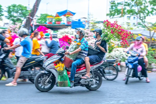 Chi Minh City Βιετνάμ Ιανουαρίου 2023 Άνθρωποι Βιετναμέζοι Οδήγηση Μοτοσικλέτας — Φωτογραφία Αρχείου