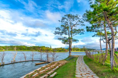 Da Lat, Vietnam 'da Xuan Huong Gölü manzarası