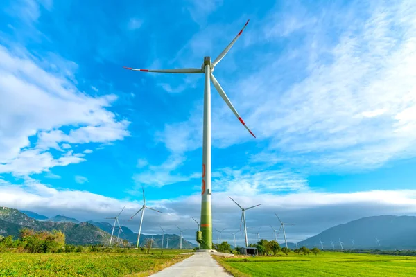 Blick Auf Windpark Oder Windpark Grüne Wiese Mit Windrädern Zur — Stockfoto