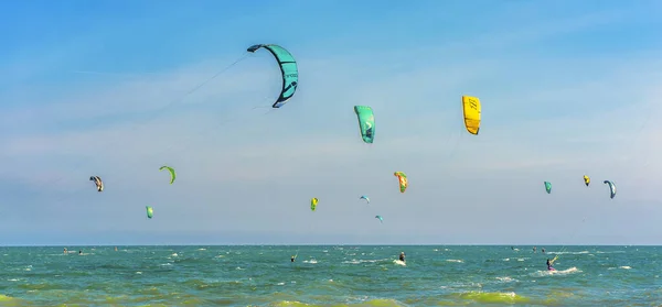 Mui Vietnam Februar 2023 Kitesurfen Viele Silhouetten Von Drachen Himmel — Stockfoto