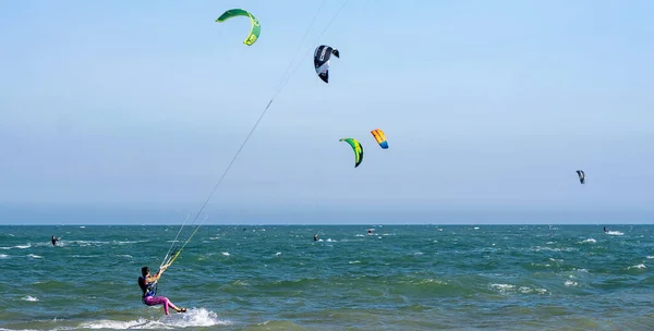 Mui Vietnam Února 2023 Kite Surfing Mnoho Siluet Draků Obloze — Stock fotografie