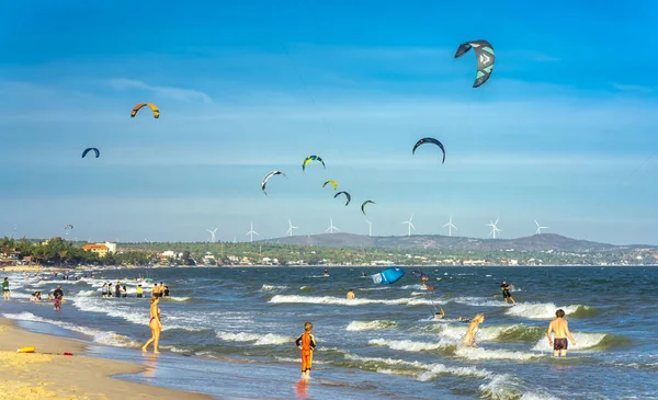Mui Vietnam Şubat 2023 Uçurtma Sörfü Mui Körfezi Nde Birçok — Stok fotoğraf