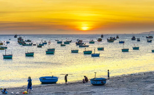 Mui Vila Piscatória Céu Por Sol Com Centenas Barcos Ancorados — Fotografia de Stock