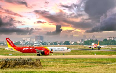 Ho Chi Minh City, Vietnam - 26 Şubat 2022 VN-A531 Airbus A321 numaralı uçak Tan Son Nhat Uluslararası Havalimanı, Ho Chi Minh City, Vietnam 'dan kalkışa hazırlanıyor.