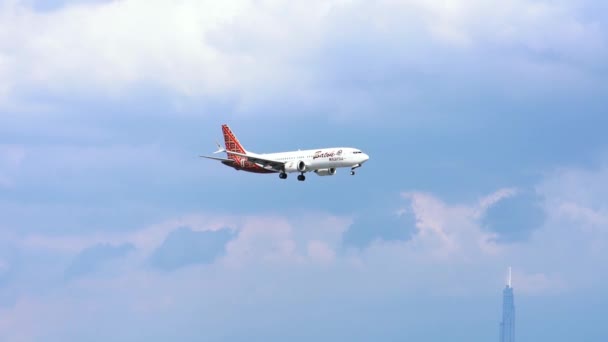 胡志明市 2023年8月5日 马来西亚航空公司9M Lrf波音737客机在越南胡志明市谭山国际机场降落 — 图库视频影像