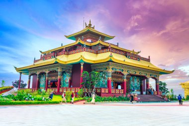 Da Lat, Vietnam - 11 Nisan 2023: Samten Hills Da Lat vücudu, zihni ve ruhu beslemek için bir hedeftir. Her insanın içinde geçişleri ve değişimleri hissetmek için huzurlu bir yer.