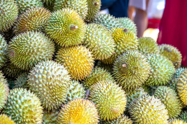 Durian meyveleri pazarda satılıyor, Vietnam meyveleri, Cai Lay bölgesinden, Tien Giang