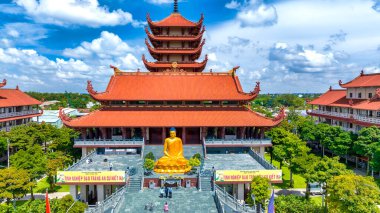 Binh Chanh 'daki Thanh Tam Pagoda' nın havadan görünüşü, Ho Chi Minh şehri, Vietnam. Güzel bir Budist tapınağı. Çin, Hindistan ve Vietnam 'ın karışık mimarisi.