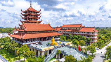 Binh Chanh 'daki Thanh Tam Pagoda' nın havadan görünüşü, Ho Chi Minh şehri, Vietnam. Güzel bir Budist tapınağı. Çin, Hindistan ve Vietnam 'ın karışık mimarisi.