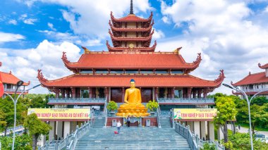 Binh Chanh 'daki Thanh Tam Pagoda' nın havadan görünüşü, Ho Chi Minh şehri, Vietnam. Güzel bir Budist tapınağı. Çin, Hindistan ve Vietnam 'ın karışık mimarisi.