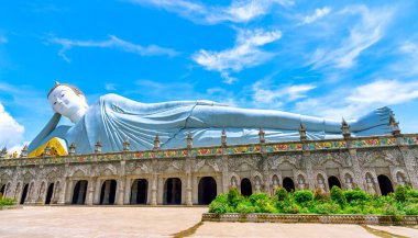 Vietnam 'da uzanan en büyük Buda heykeli Som Rong pagoda, Soc Trang, khmer pogoda' da bulunmaktadır.