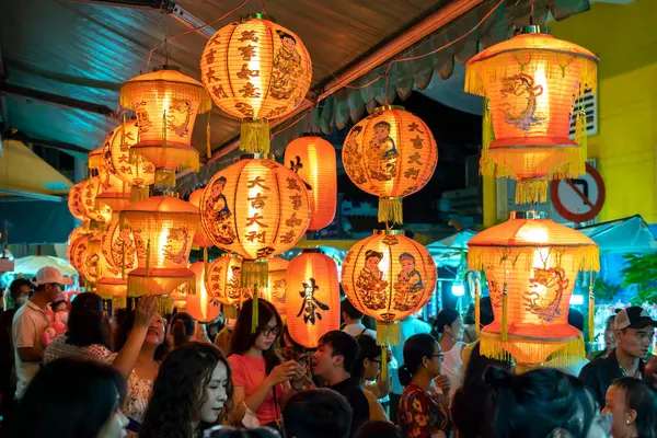 Chi Minh City Vietnam August 2022 People Come Street Lanterns — Stock Photo, Image