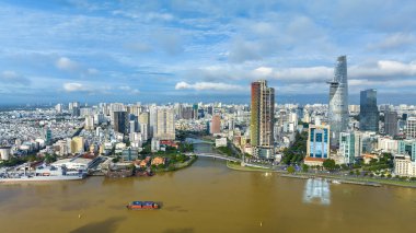 Ho Chi Minh şehri, Vietnam - 27 Eylül 2023: Ho Chi Minh şehrinin gelişim binaları, ulaşım ve enerji altyapısı ile hava görüntüsü. Vietnam 'daki finans ve iş merkezleri.