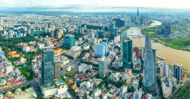 Ho Chi Minh şehri, Vietnam - 27 Eylül 2023: Ho Chi Minh şehrinin gelişim binaları, ulaşım ve enerji altyapısı ile hava görüntüsü. Vietnam 'daki finans ve iş merkezleri.