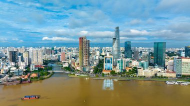 Ho Chi Minh şehri, Vietnam - 27 Eylül 2023: Ho Chi Minh şehrinin gelişim binaları, ulaşım ve enerji altyapısı ile hava görüntüsü. Vietnam 'daki finans ve iş merkezleri.