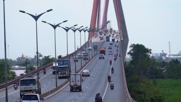 Can Tho ベトナム 2022年4月21日 夏の午後にCan Tho橋での交通量が多い カントー橋は メコンデルタの有名な橋です ベトナム — ストック動画