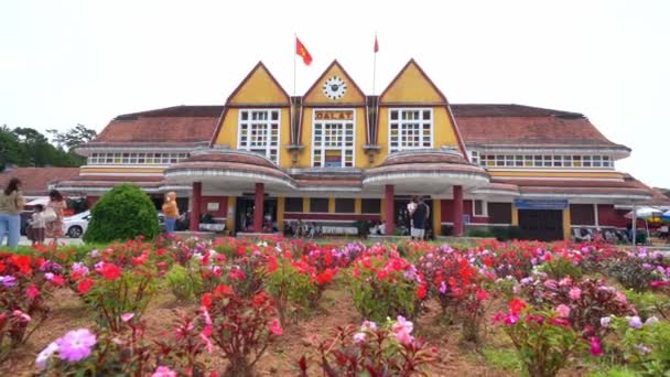 Lat Vietnam Juli 2022 Antiker Bahnhof Französische Architektur Sonnigen Herbst — Stockvideo