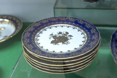 19. yüzyıldan kalma eski seramiklerden yapılmış ev aletleri Binh Duong, Vietnam 'da bir müzede sergileniyor.