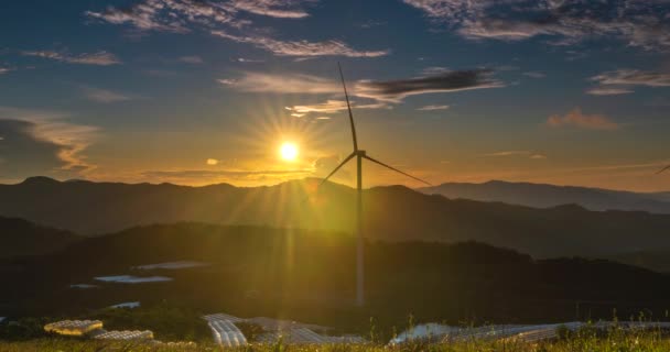 Rano Szczycie Wzgórza Wygasają Turbiny Wiatrowe Jest Czyste Źródło Energii — Wideo stockowe