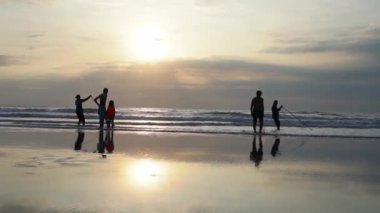 Phan Thiet, Vietnam 'daki Mui Ne Körfezi' nin doğal deniz manzarası..