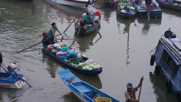 Can Tho Vietnã Janeiro 2023 Agricultores Compram Lotados Mercado Flutuante — Vídeo de Stock