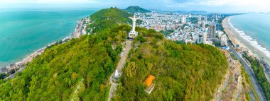Vung Tau şehri ve kıyıları, Vietnam. Vung Tau, Vietnam 'ın güneyinde ünlü bir turizm kıyı kentidir. Seyahat kavramı