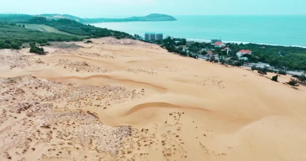Stark Contraste Geográfico Entre Arena Agua Cerca Mui Vietnam Desierto — Vídeos de Stock