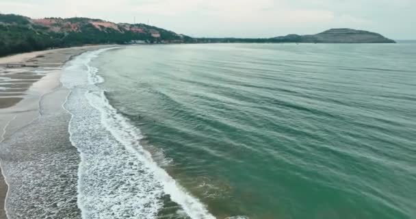Waves Crashing Golden Sand Beautiful Beach Relaxing Bathing — Vídeos de Stock
