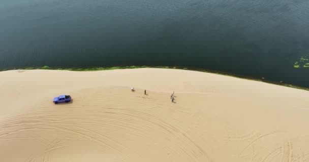 Географический Контраст Между Песком Водой Вблизи Муй Вьетнам Пустыня Муй — стоковое видео