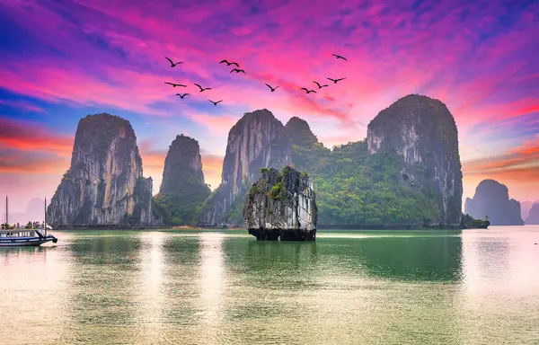 stock image Dreamy sunset landscape Halong Bay, Vietnam view from adove. This is the UNESCO World Heritage Site, a beautiful natural wonder in northern Vietnam