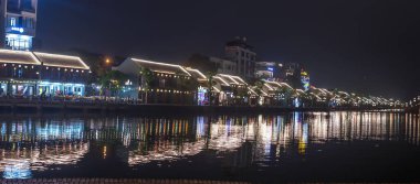 Ninh Binh, Vietnam - 5 Nisan 2024: Hoa Lu antik kasabasındaki gece ışığı eski Vietnam 'ın başkentiydi, bugünlerde Ninh Binh, Vietnam' ın eski tarzını koruyor..