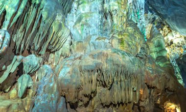 Phong Nha-Ke Bang Ulusal Parkı 'ndaki Phong Nha Mağarası, Quang Binh, Vietnam' daki UNESCO Dünya Mirası Alanı.