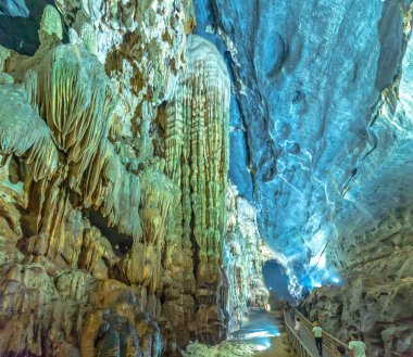 Phong Nha-Ke Bang Ulusal Parkı 'ndaki Phong Nha Mağarası, Quang Binh, Vietnam' daki UNESCO Dünya Mirası Alanı.