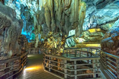 Phong Nha-Ke Bang Ulusal Parkı 'ndaki Phong Nha Mağarası, Quang Binh, Vietnam' daki UNESCO Dünya Mirası Alanı.