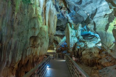 Phong Nha-Ke Bang Ulusal Parkı 'ndaki Phong Nha Mağarası, Quang Binh, Vietnam' daki UNESCO Dünya Mirası Alanı.
