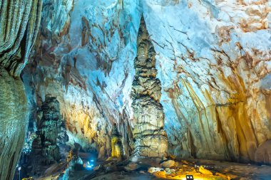 Phong Nha milli parkı sarkıt ve dikitler ile Beautiful Paradise Mağarası, Quang Binh, Vietnam